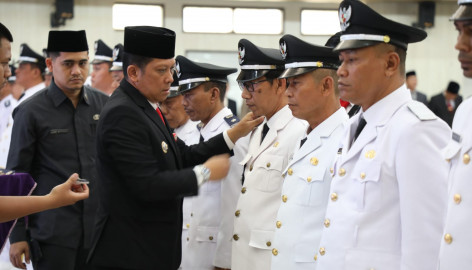 Pj Bupati Tangerang Lantik 17 Kepala Desa Hasil Pilkades Serentak dan PAW