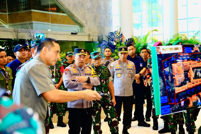 Kapolri Bersama Panglima TNI Tinjau Kesiapan Venue KTT AIS Forum 2023 di Bali