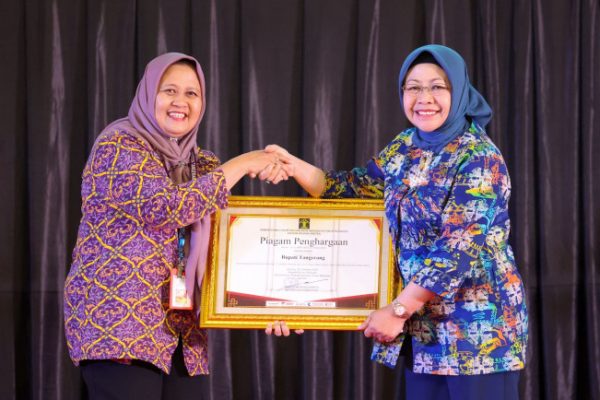 Pemkab Tangerang Dapatkan Piagam Penghargaan Atas Dukungan dan Pelatihan 11 Desa Sadar Hukum di Kecamatan Legok