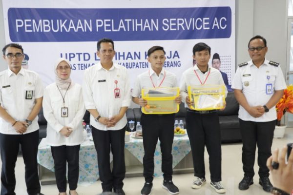 Pj Bupati Tangerang Dorong Peserta Latihan BLK Kosambi Buka Usaha Sendiri