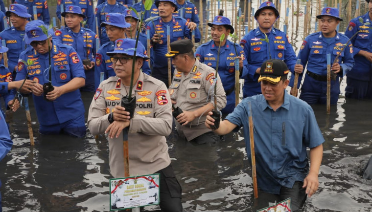 Pj Bupati Apresiasi Baksos dan Aksi Tanam Mangrove Kabaharkam Polri di Tanjung Pasir