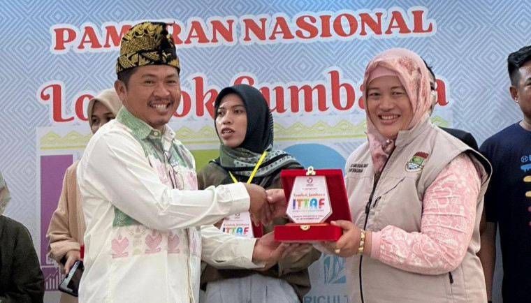 Dinas Koperasi dan Usaha Mikro Kabupaten Tangerang Juara 2 Stand Pameran Terbaik ITTAF 2023 di Mataram