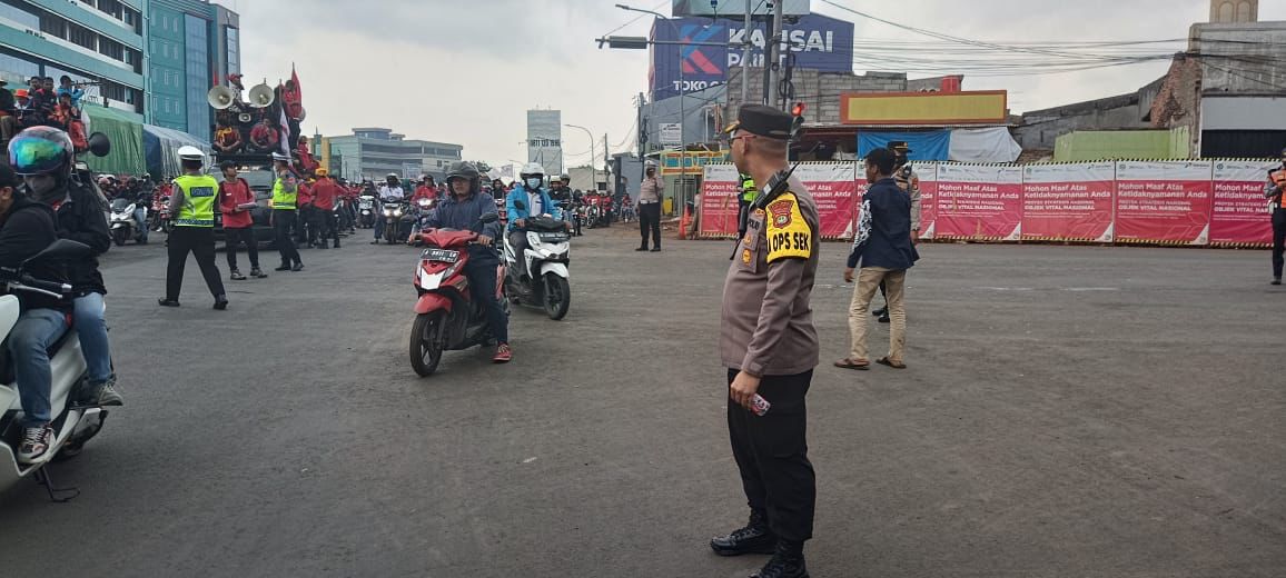 Pengamanan Keberangkatan Massa Buruh, Personel Polsek Curug dan Polres Tangsel Diterjunkan