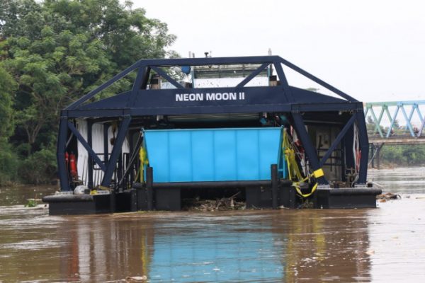 DLHK Kabupaten Tangerang Bangun Sarana Pendukung Kapal Pembersih Sampah Neon Moon II