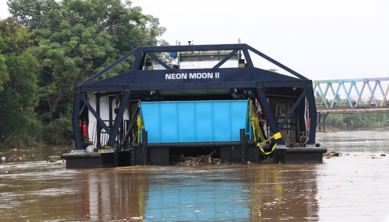 DLHK Kabupaten Tangerang Bangun Sarana Pendukung Kapal Pembersih Sampah Neon Moon II