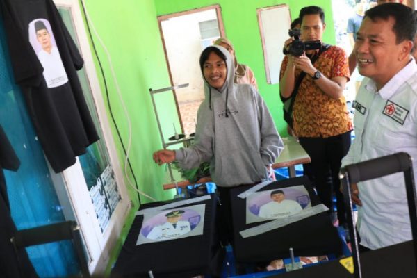 Gerakan Ekonomi di Cikasungka, Pemkab Tangerang Berikan Bantuan Mesin Jahit, Obras, Sablon dan Alat Budidaya Lele