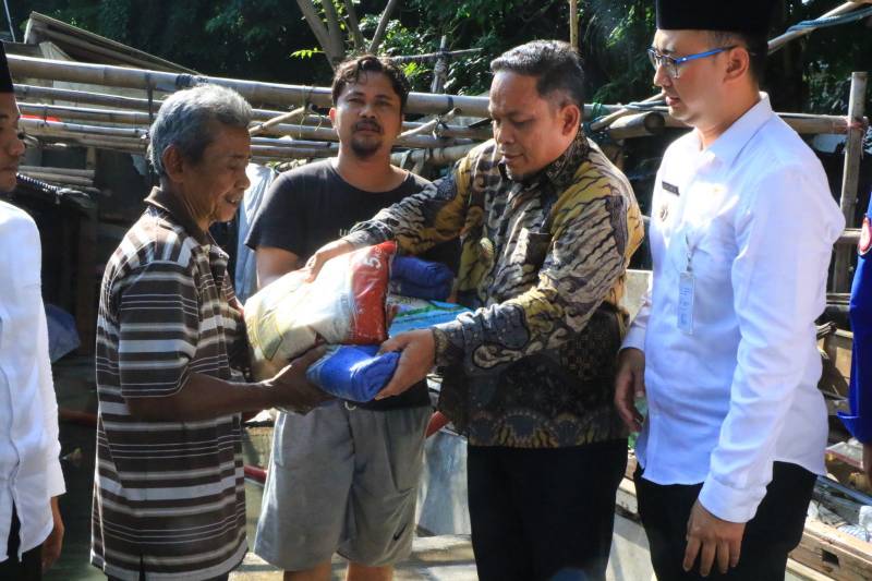 Pastikan Warga Aman, Pj Wali Kota Tangerang Tinjau Titik Banjir