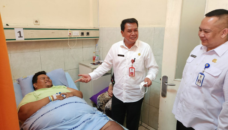 Sekda Jenguk Pasien Obesitas di RSUD Tangerang, Penanganan Dokter Optimal