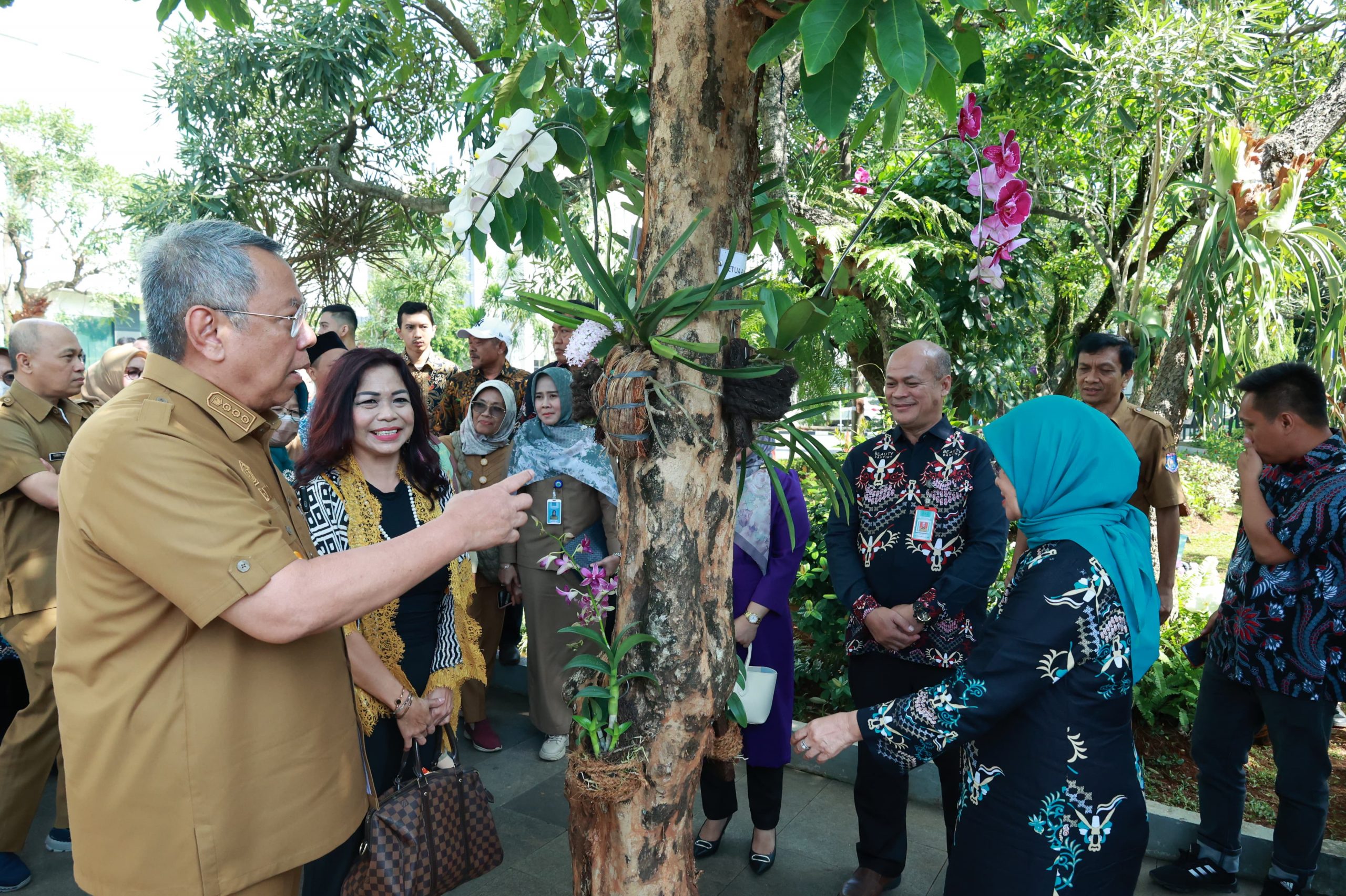 Jadi Ikon Tangsel, Wali Kota Ajak untuk Menanam Anggrek