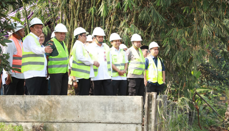 Pj Bupati Tangerang Letakkan Batu Pertama Pembangunan Embung Perum Sudirman