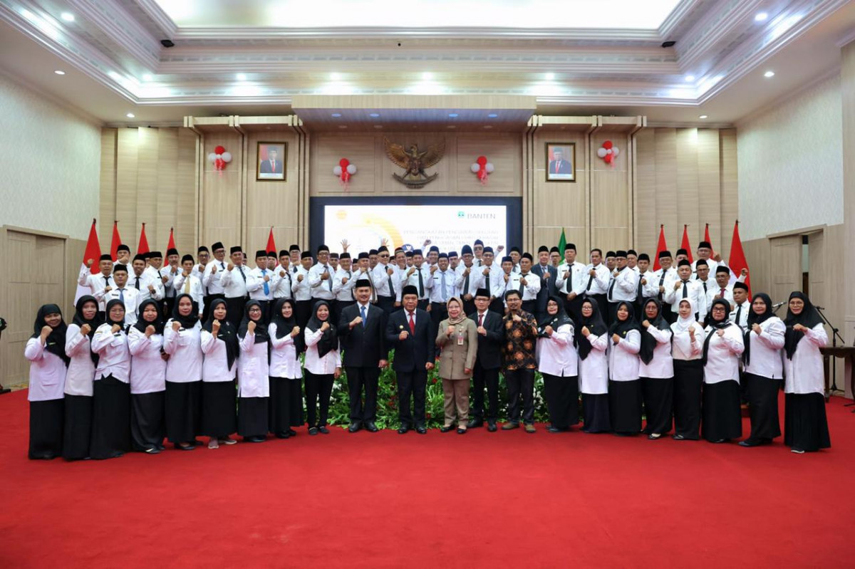 Pj Gubernur Banten Lantik 72 Kepala Sekolah dan 1 Pengawas