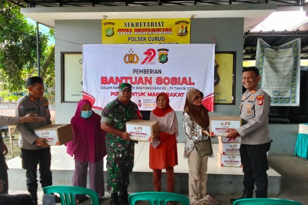 Sambut HUT Bhayangkara ke 79, Polsek Curug dan Polres Tangsel Bagikan Sembako