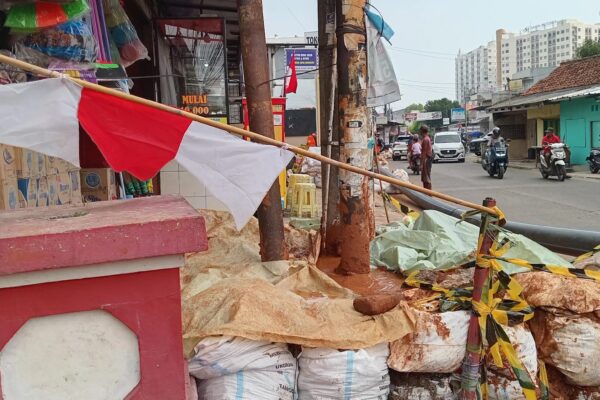 Ketua FJB Geram Melihat Pemandangan Pekerjaan Galian Pipa Air Bersih di Binong