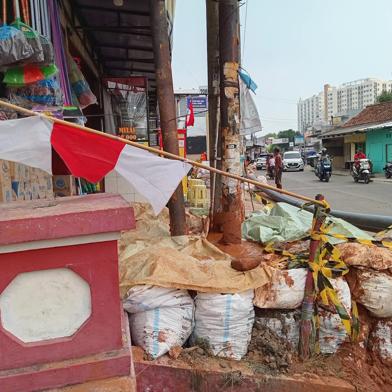 Ketua FJB Geram Melihat Pemandangan Pekerjaan Galian Pipa Air Bersih di Binong