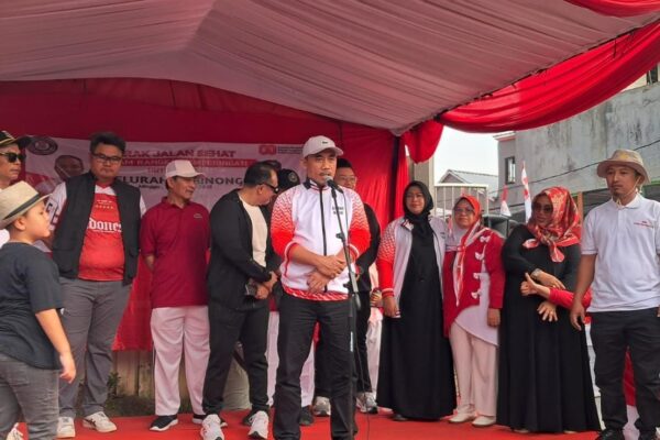 Semarak Kemerdekaan HUT RI Ke-80, Kelurahan Binong Mengadakan Gerak Jalan Sehat