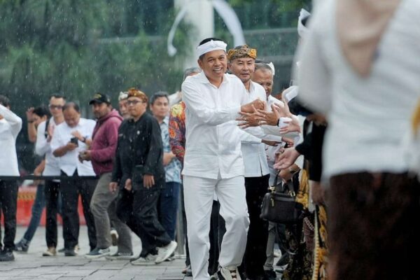 Gubernur Jabar Serahkan SK Pengangkatan dan Mutasi Kepala Sekolah