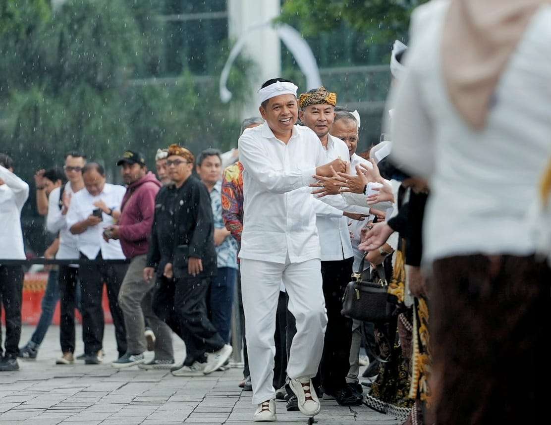 Gubernur Jabar Serahkan SK Pengangkatan dan Mutasi Kepala Sekolah