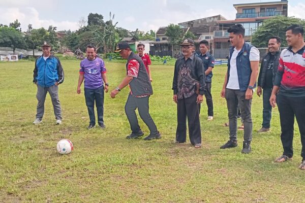 Turnamen Sepak Bola Karang Taruna Cup U16-U22 2026 Resmi dibuka Oleh Lurah Binong