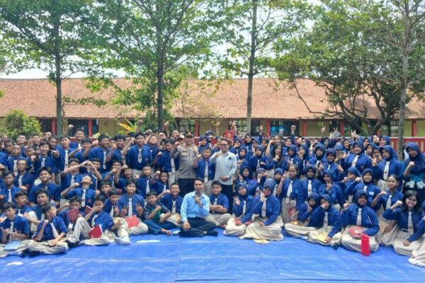 Police Go To School, Polsek Legok Edukasi Pelajar Fokus Prestasi dan Waspada Ajakan Aksi di Medsos