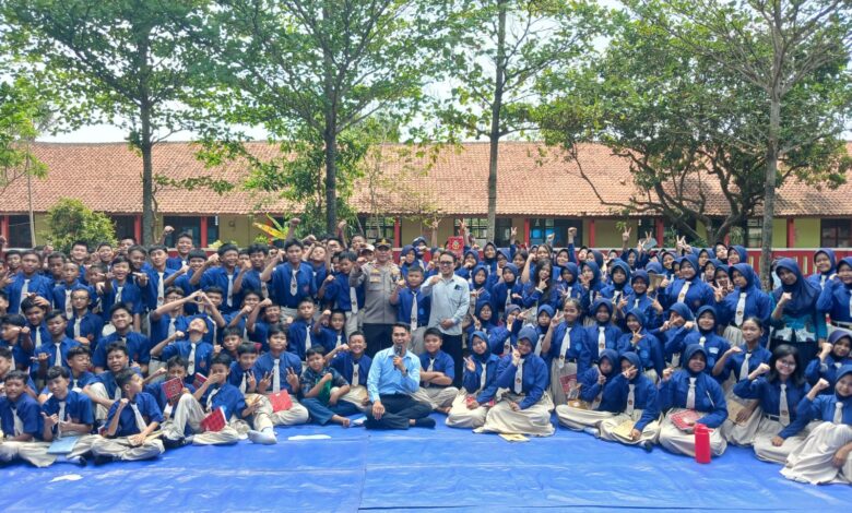 Police Go To School, Polsek Legok Edukasi Pelajar Fokus Prestasi dan Waspada Ajakan Aksi di Medsos