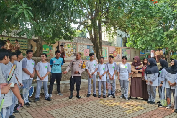 Police Goes To School, Polsek Cisauk Ajak Pelajar Bijak Bermedia Sosial dan Hindari Provokasi