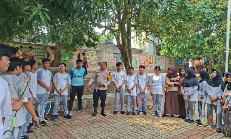 Police Goes To School, Polsek Cisauk Ajak Pelajar Bijak Bermedia Sosial dan Hindari Provokasi