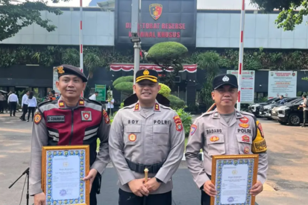 Dua Personel Polres Tangsel Raih Penghargaan Dari Kapolda Metro Jaya
