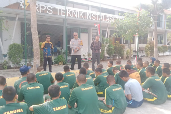 Ajak Pelajar Cerdas Bermedia Sosial dan Tidak Mudah Terprovokasi, Polsek Legok Gelar CETAR di SMKN 12
