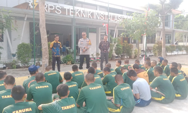 Ajak Pelajar Cerdas Bermedia Sosial dan Tidak Mudah Terprovokasi, Polsek Legok Gelar CETAR di SMKN 12