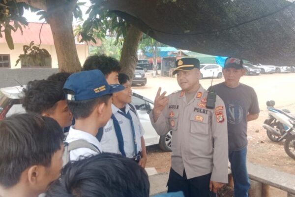 Kapolsek Cisauk Ajak Pelajar SMPN 8 Tangsel Jauhi Narkoba dan Tawuran