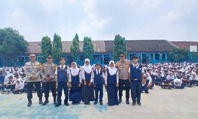 Police Go To School, Polsek Legok Ajak 1.109 Pelajar Bijak Bermedia Sosial dan Hindari Tawuran